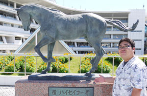 ハイセイコー号馬像